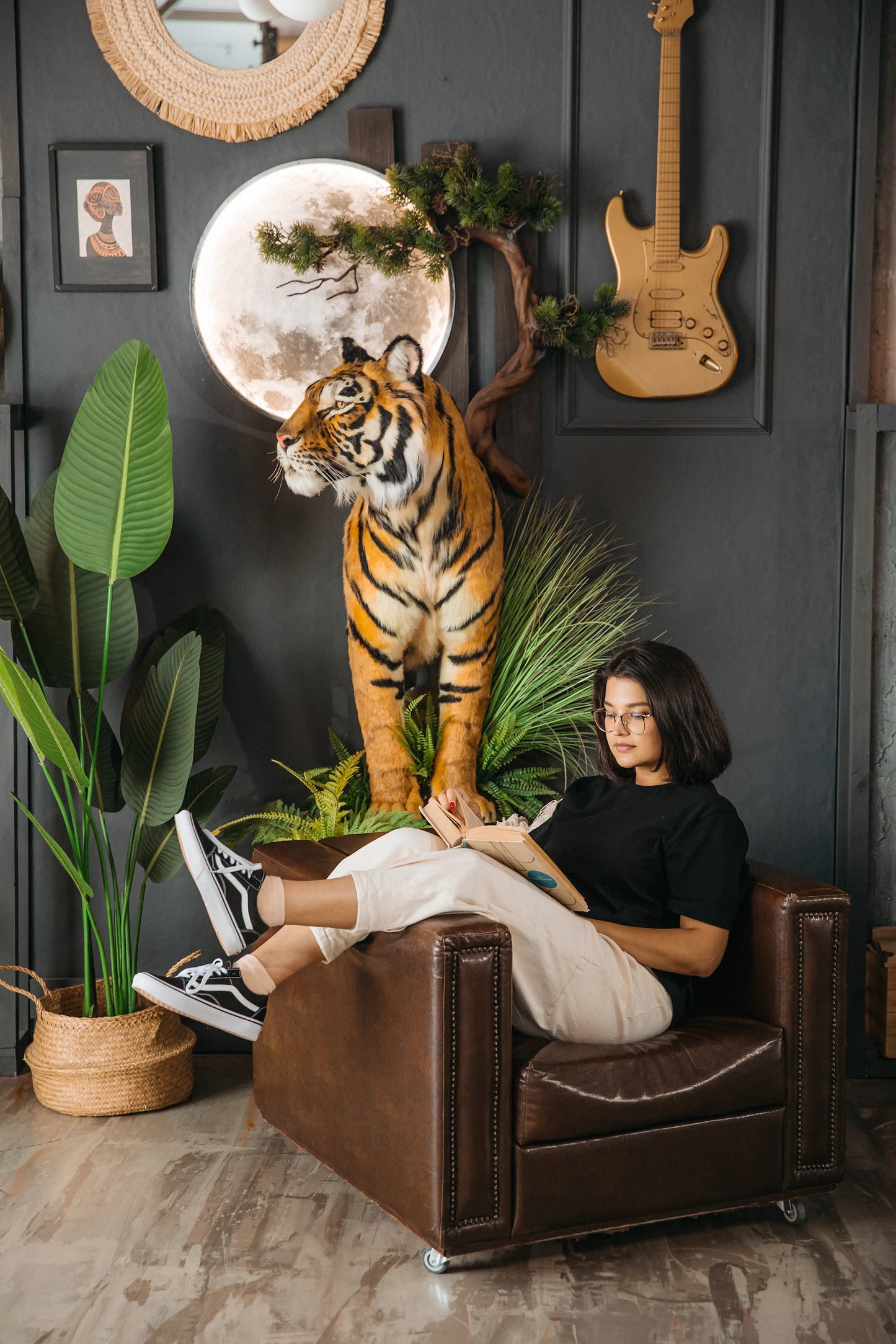 Tigre en taxidermie de réplique, monté, grandeur nature, peluche africaine